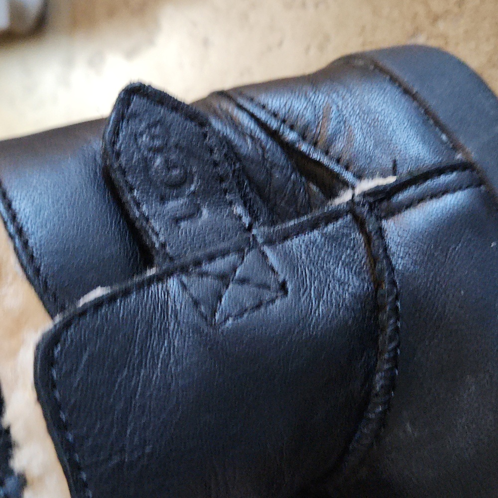 UGG Black Leather Boots with Shearling Toddler Size 4/5 - Picture 4 of 11